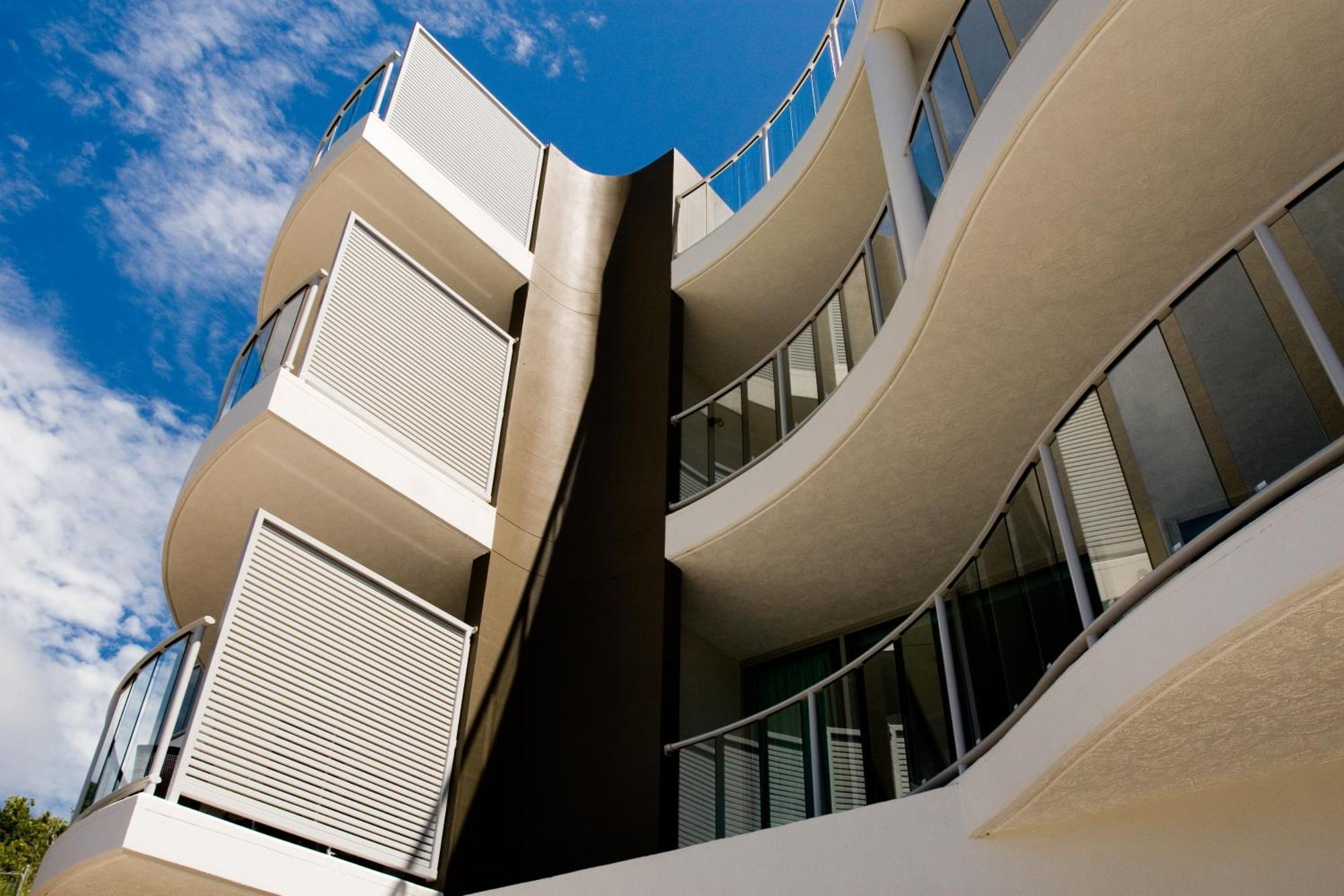 At Marina Shores Airlie Beach Exteriér fotografie The exterior of the building